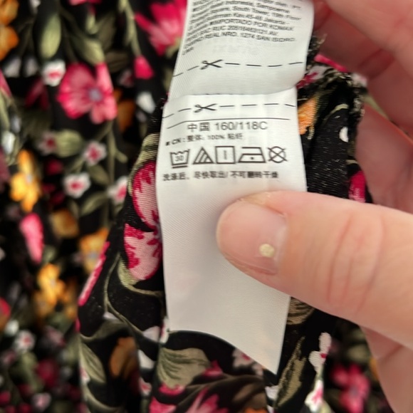 Old Navy Black floral blouse with 3/4 length bell sleeve and bow tie. - Picture 14 of 15